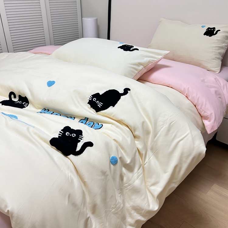 91家纺网 家纺一手货源 找家纺 我心家纺 2024新款水洗棉毛巾绣四件套-小黑猫 小黑猫-米粉