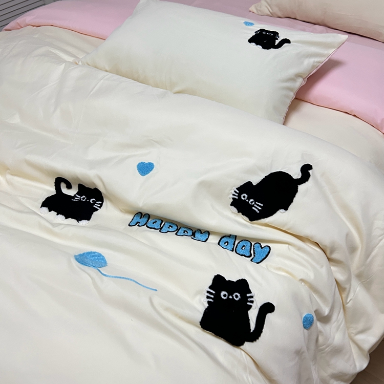 91家纺网 家纺一手货源 找家纺 我心家纺 2024新款水洗棉毛巾绣四件套-小黑猫 小黑猫-米粉