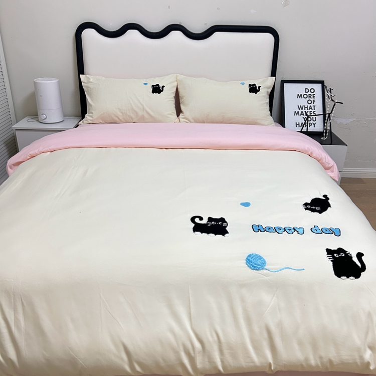 91家纺网 家纺一手货源 找家纺 我心家纺 2024新款水洗棉毛巾绣四件套-小黑猫 小黑猫-米粉