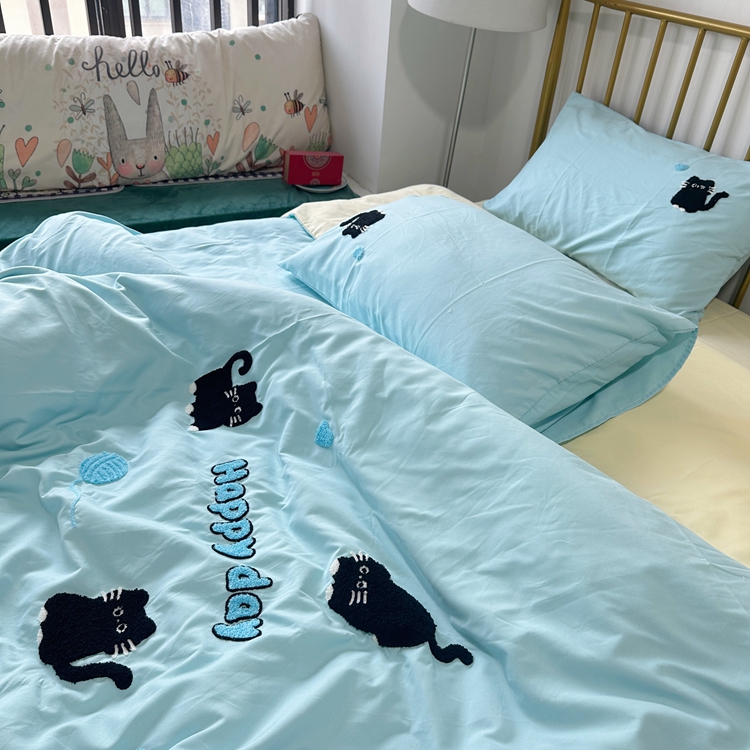 91家纺网 家纺一手货源 找家纺 我心家纺 2024新款水洗棉毛巾绣四件套-小黑猫 小黑猫-蓝黄