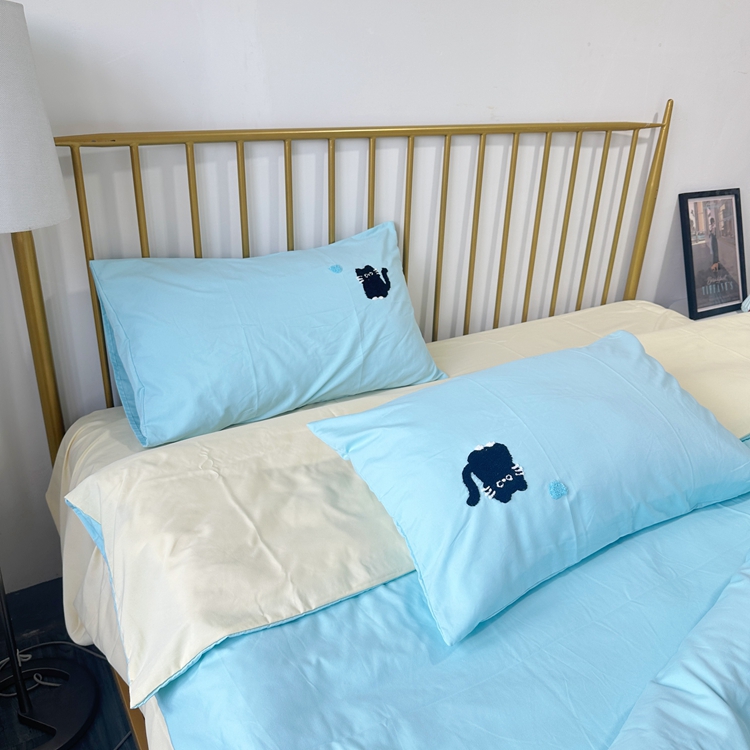 91家纺网 家纺一手货源 找家纺 我心家纺 2024新款水洗棉毛巾绣四件套-小黑猫 小黑猫-蓝黄