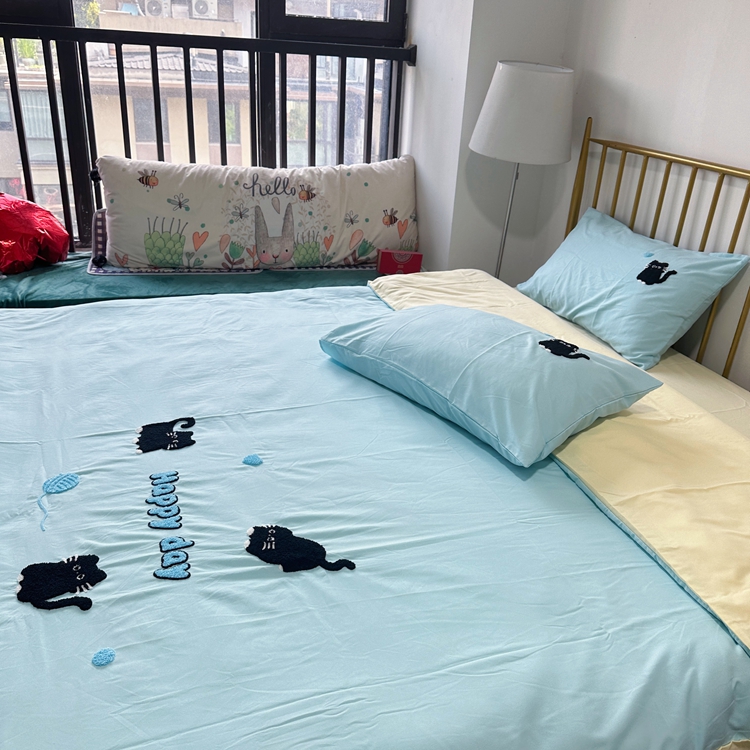 91家纺网 家纺一手货源 找家纺 我心家纺 2024新款水洗棉毛巾绣四件套-小黑猫 小黑猫-蓝黄