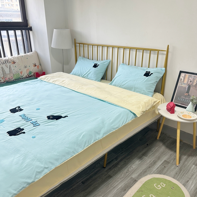 91家纺网 家纺一手货源 找家纺 我心家纺 2024新款水洗棉毛巾绣四件套-小黑猫 小黑猫-蓝黄