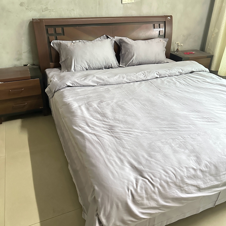 91家纺网 家纺一手货源 找家纺 琉宿家纺 2025新款50s双股长绒棉绣花四件套 时尚格调-绅士灰