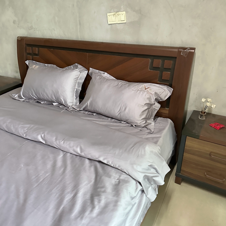 91家纺网 家纺一手货源 找家纺 琉宿家纺 2025新款50s双股长绒棉绣花四件套 时尚格调-绅士灰