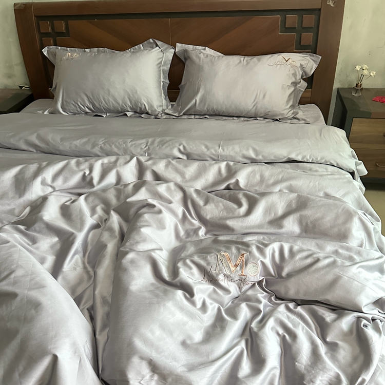 91家纺网 家纺一手货源 找家纺 琉宿家纺 2025新款50s双股长绒棉绣花四件套 时尚格调-绅士灰