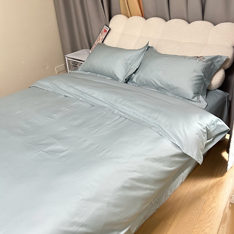 91家纺网 家纺一手货源 找家纺 琉宿家纺 2025新款50s双股长绒棉绣花四件套 倾世红颜-天空蓝