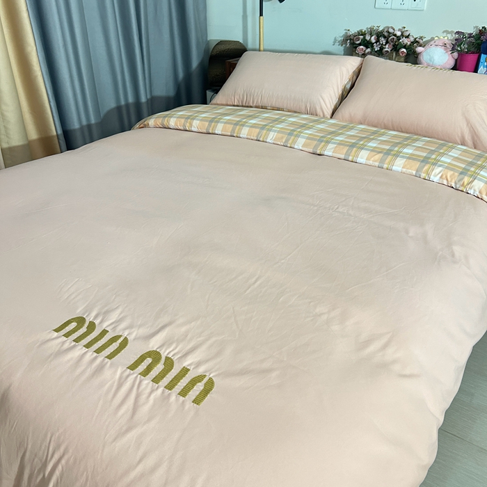 91家纺网 家纺一手货源 找家纺 富宁家纺 2025新款青春格子纯色双拼学生宿舍三件套四件套 粉色