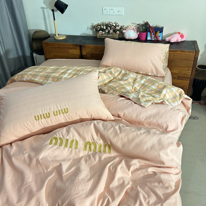 91家纺网 家纺一手货源 找家纺 富宁家纺 2025新款青春格子纯色双拼学生宿舍三件套四件套 粉色