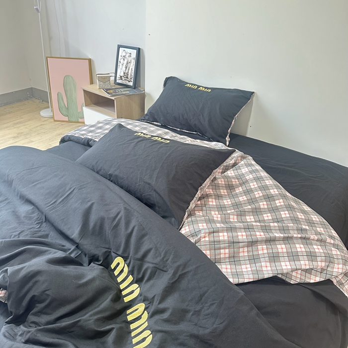 91家纺网 家纺一手货源 找家纺 （总）2025新款ins风青春格子水洗棉纯色双拼格子四件套格子-提供买家秀