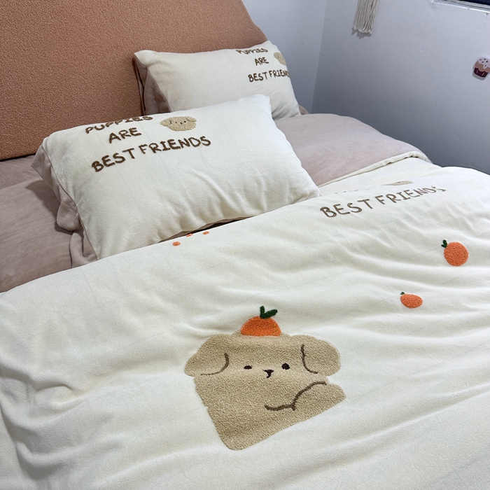 91家纺网 家纺一手货源 找家纺 眷恋家纺 2024新款牛奶绒毛巾绣宽边四件套-调皮狗系列 调皮狗-米黄+咖