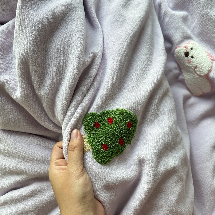 91家纺网 家纺一手货源 找家纺 眷恋家纺 2025新款牛奶绒毛巾绣四件套 动物森林-浅紫