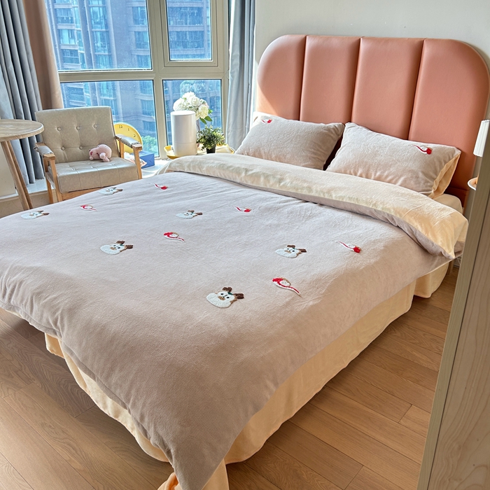 91家纺网 家纺一手货源 找家纺 眷恋家纺 2025新款牛奶绒毛巾绣四件套 龙头老大-咖+嫩黄