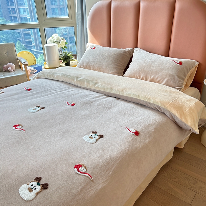 91家纺网 家纺一手货源 找家纺 眷恋家纺 2025新款牛奶绒毛巾绣四件套 龙头老大-咖+嫩黄