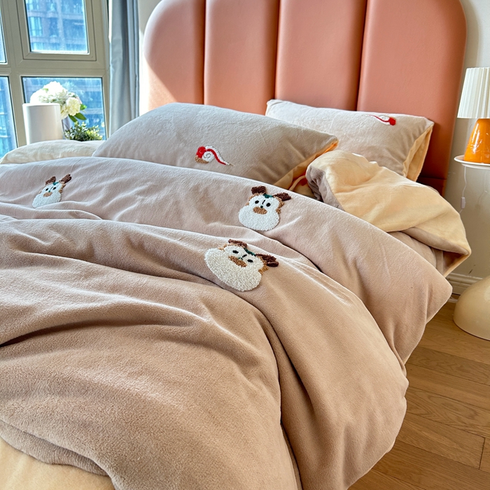 91家纺网 家纺一手货源 找家纺 眷恋家纺 2025新款牛奶绒毛巾绣四件套 龙头老大-咖+嫩黄