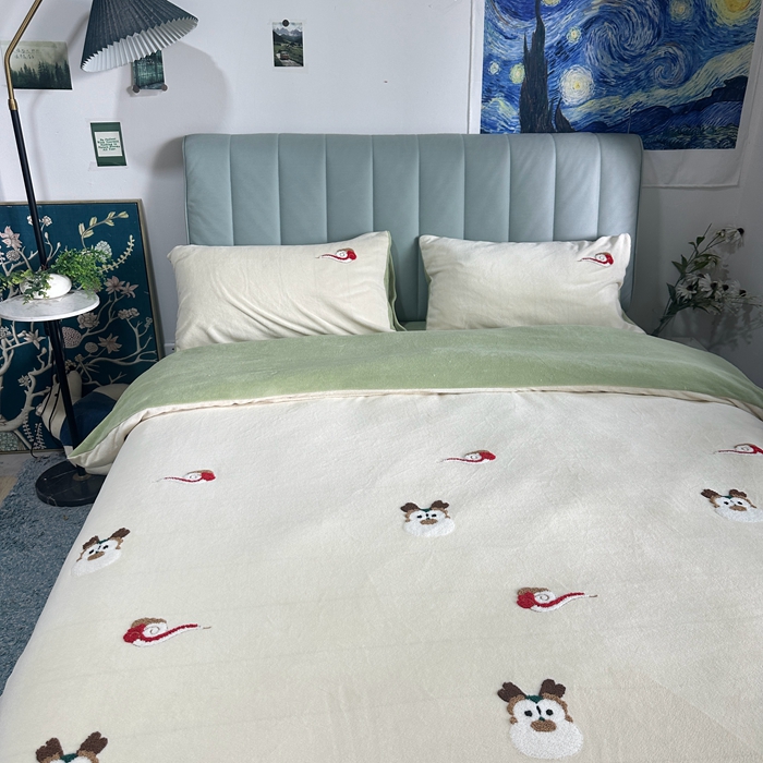 91家纺网 家纺一手货源 找家纺 眷恋家纺 2025新款牛奶绒毛巾绣四件套 龙头老大-米白+豆绿