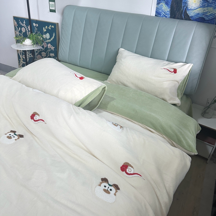 91家纺网 家纺一手货源 找家纺 眷恋家纺 2025新款牛奶绒毛巾绣四件套 龙头老大-米白+豆绿