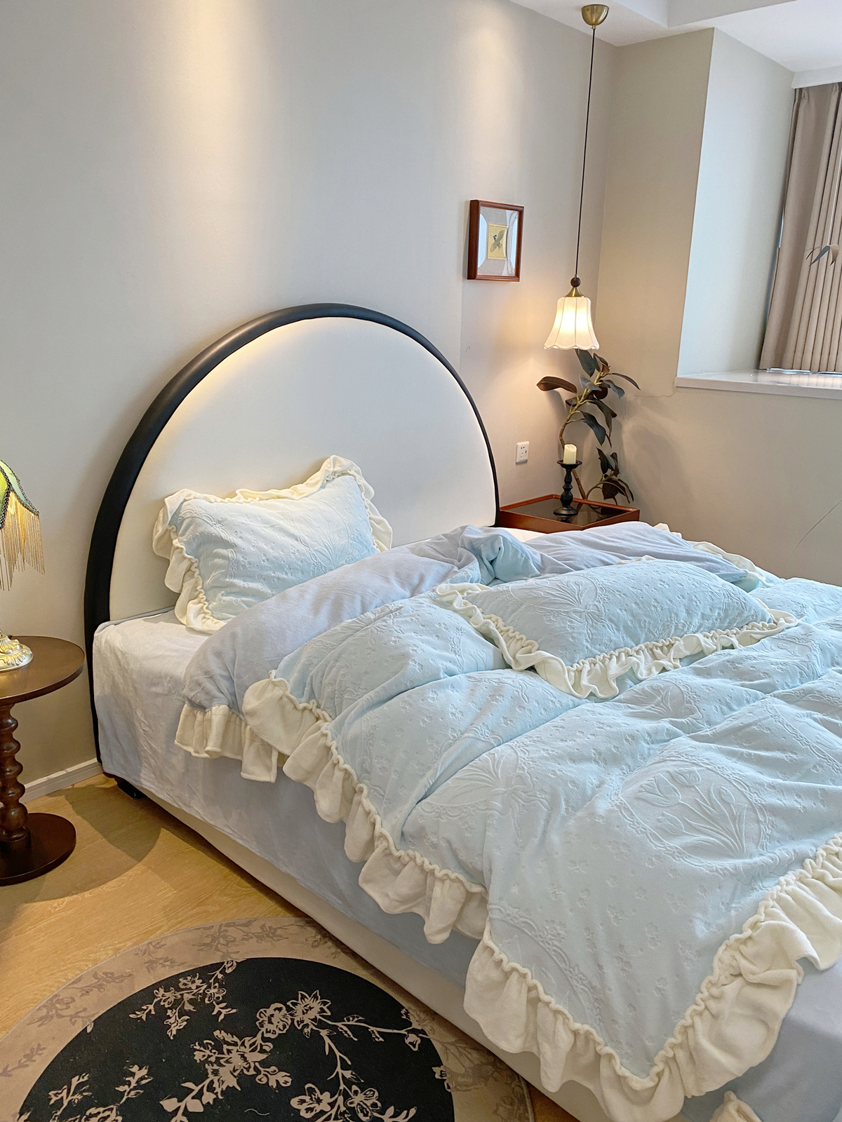 91家纺网 家纺一手货源 找家纺 （总）丽涵家纺 2025新款雕花牛奶绒公主风花边四件套保暖三件套郁香漫境