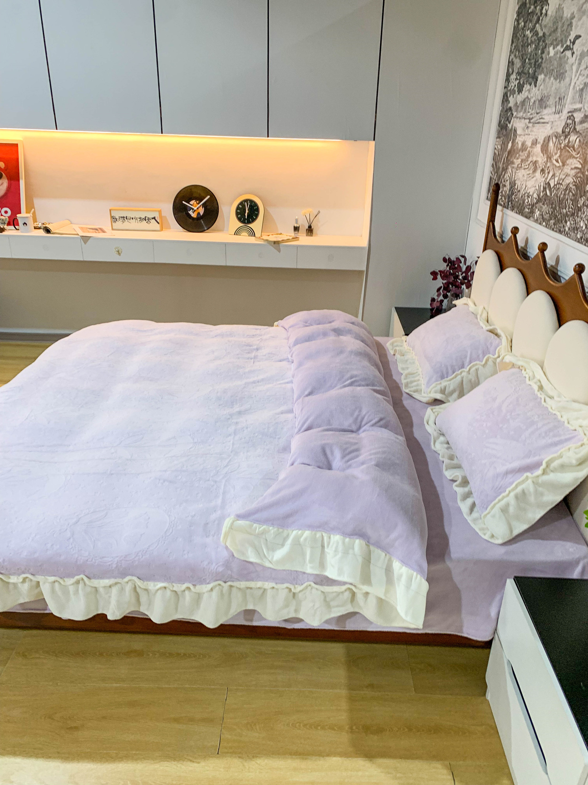 91家纺网 家纺一手货源 找家纺 （总）丽涵家纺 2025新款雕花牛奶绒公主风花边四件套保暖三件套郁香漫境