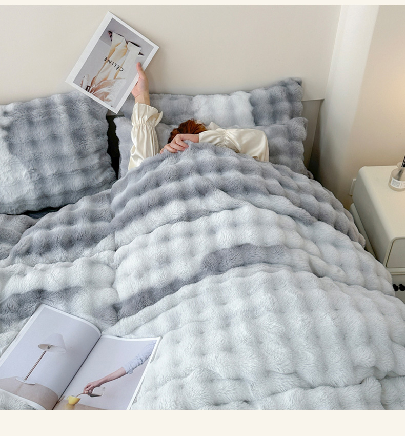 91家纺网 家纺一手货源 找家纺 一比一 2023新款兔毛七彩印花牛奶绒四件套 七彩灰色