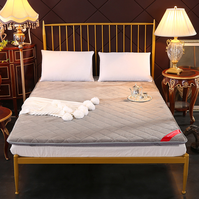 法兰绒绗缝三明治床垫
