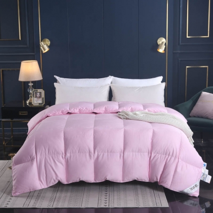 91家纺网 家纺一手货源 找家纺 绒研羽绒 2025新品皇冠鹅绒被全棉贡缎提花 粉色