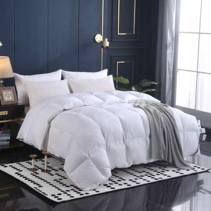 91家纺网 家纺一手货源 找家纺 绒研羽绒 2025爆款丽莎羽绒被全棉贡缎提花 白色