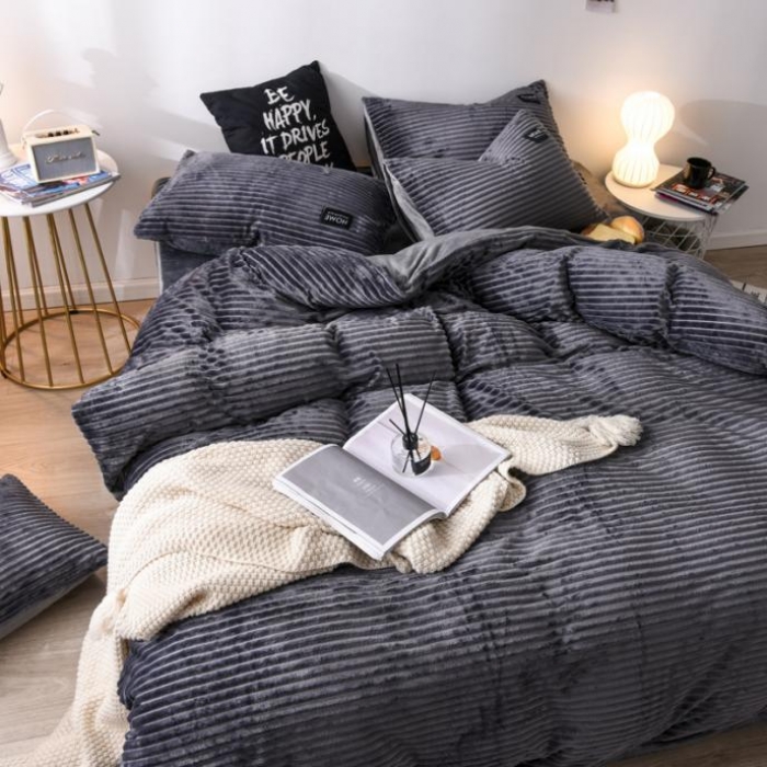 91家纺网 家纺一手货源 找家纺 唐人居家纺  2025冬季保暖魔法绒四件套 丽莎-灰色