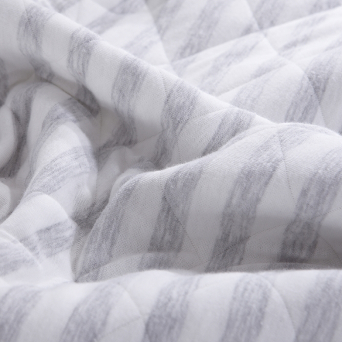 91家纺网 家纺一手货源 找家纺 琪琪阁家纺 细条纹针织棉夏被平行世界灰