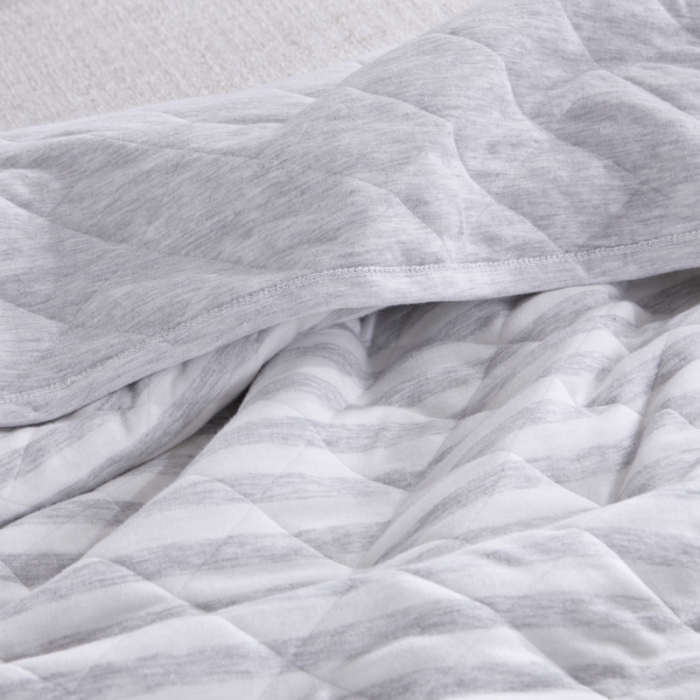 91家纺网 家纺一手货源 找家纺 琪琪阁家纺 细条纹针织棉夏被平行世界灰