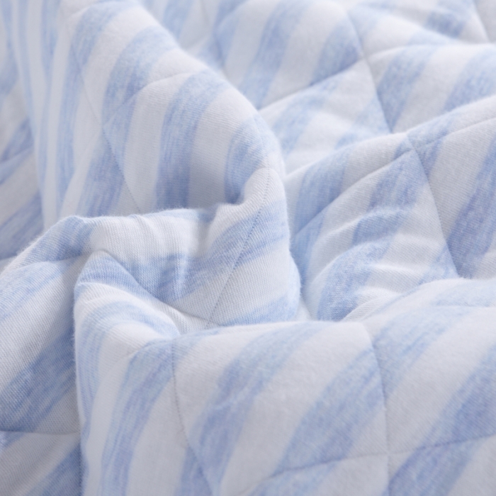 91家纺网 家纺一手货源 找家纺 琪琪阁家纺 细条纹针织棉夏被平行世界蓝