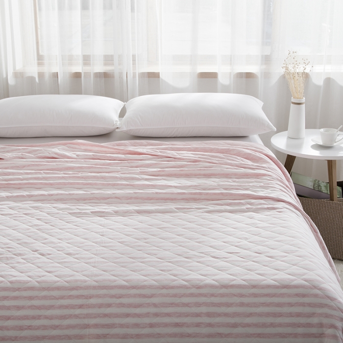 91家纺网 家纺一手货源 找家纺 琪琪阁家纺 全棉针织夏凉被宽条纹系列 浅粉条纹