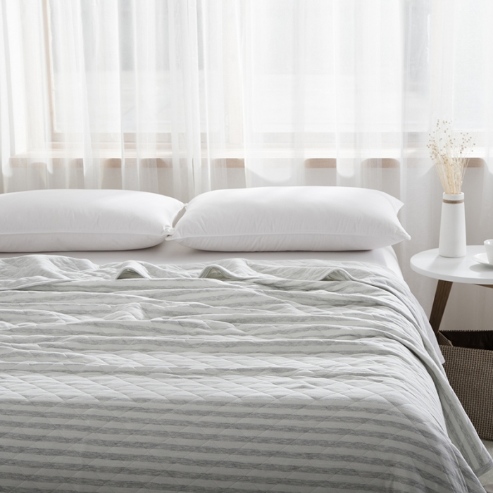 91家纺网 家纺一手货源 找家纺 琪琪阁家纺 全棉针织夏凉被宽条纹系列 浅灰条纹