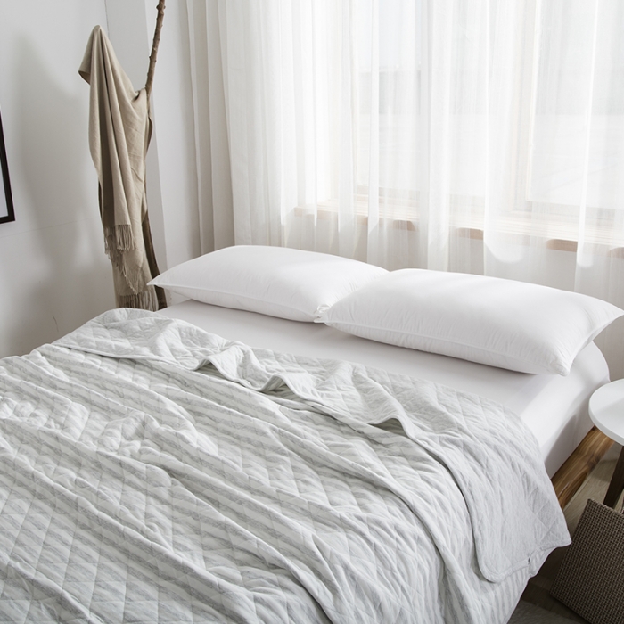 91家纺网 家纺一手货源 找家纺 琪琪阁家纺 全棉针织夏凉被宽条纹系列 浅灰条纹