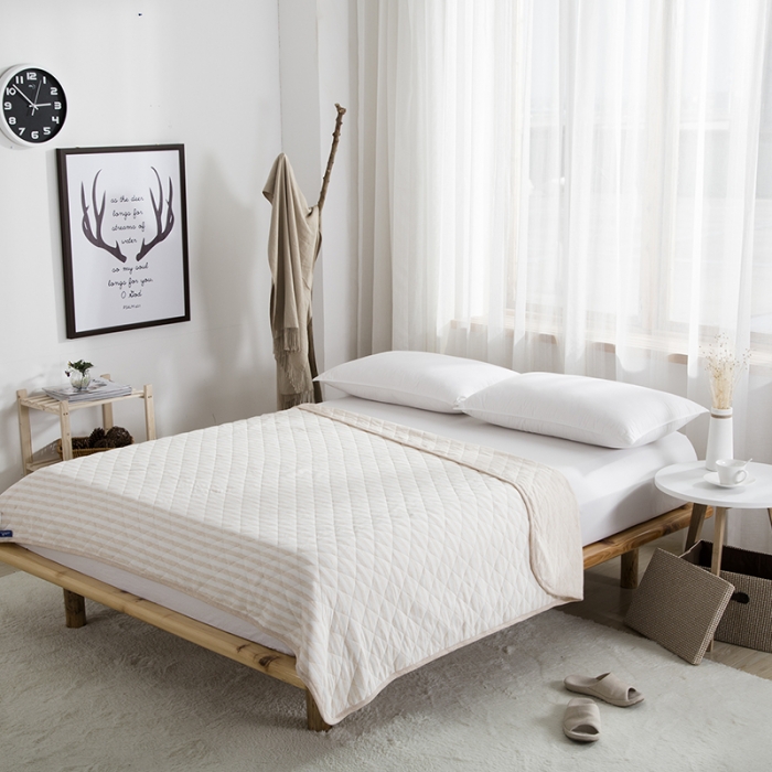 91家纺网 家纺一手货源 找家纺 琪琪阁家纺 全棉针织夏凉被宽条纹系列 浅咖条纹