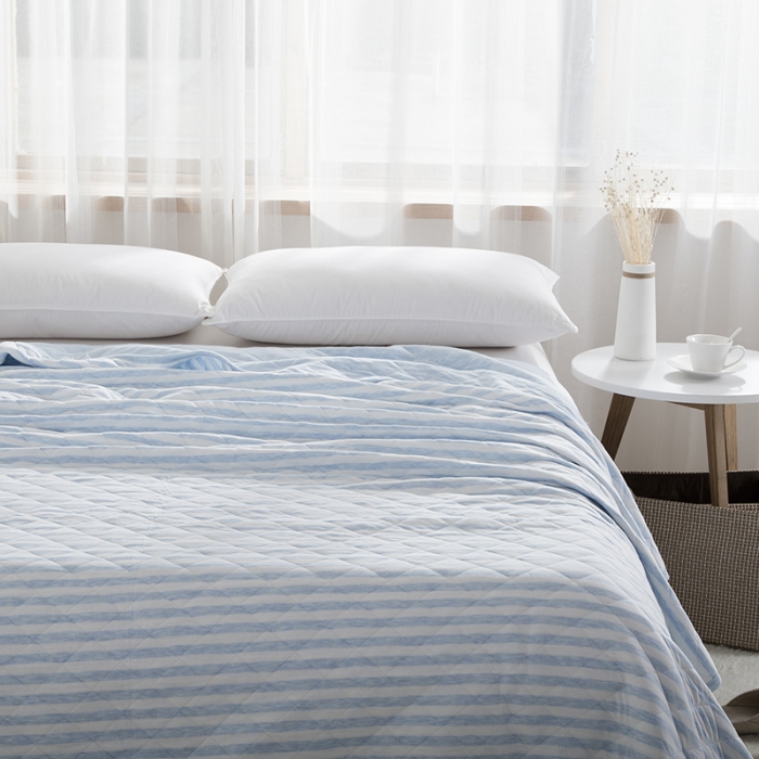 91家纺网 家纺一手货源 找家纺 琪琪阁家纺 全棉针织夏凉被宽条纹系列 浅蓝条纹