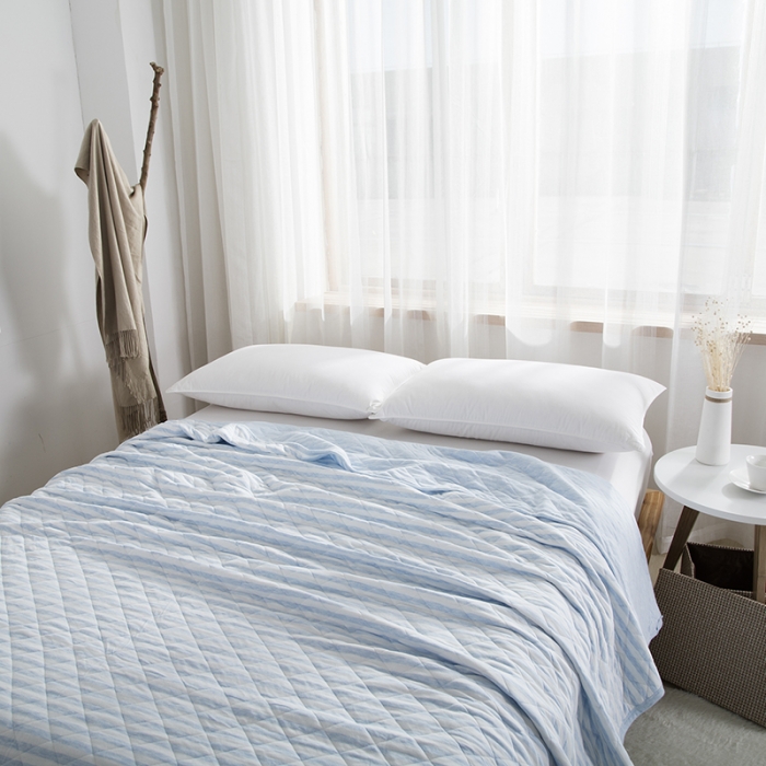 91家纺网 家纺一手货源 找家纺 琪琪阁家纺 全棉针织夏凉被宽条纹系列 浅蓝条纹