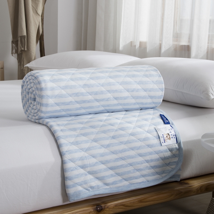 91家纺网 家纺一手货源 找家纺 琪琪阁家纺 全棉针织夏凉被宽条纹系列 浅蓝条纹