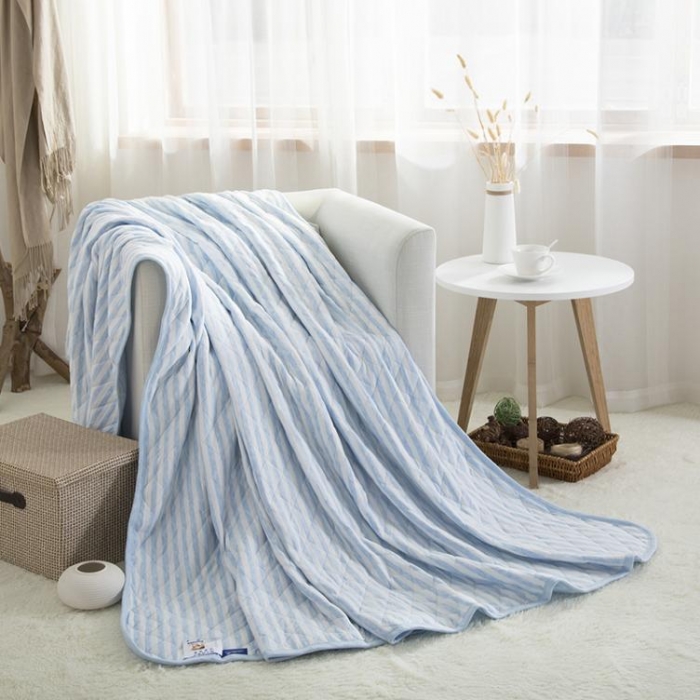 91家纺网 家纺一手货源 找家纺 琪琪阁家纺 全棉针织夏凉被宽条纹系列 浅蓝条纹