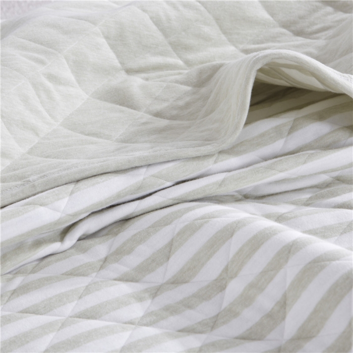 91家纺网 家纺一手货源 找家纺 琪琪阁家纺 全棉针织夏凉被宽条纹系列 浅绿条纹