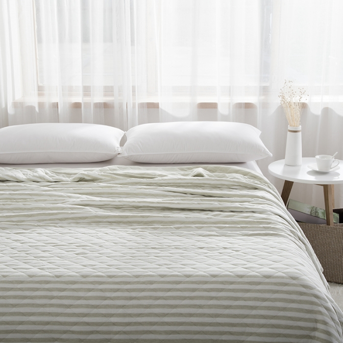 91家纺网 家纺一手货源 找家纺 琪琪阁家纺 全棉针织夏凉被宽条纹系列 浅绿条纹