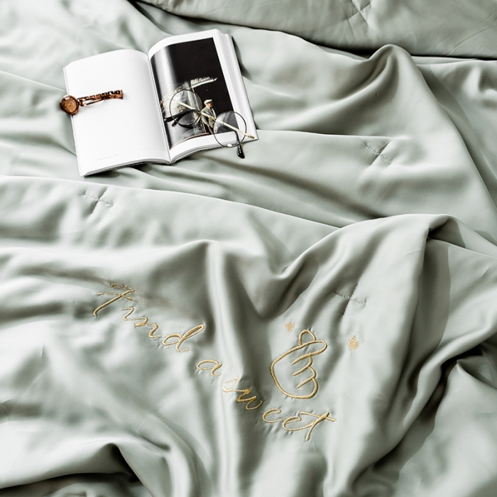 91家纺网 家纺一手货源 找家纺 润缦家纺 2019新款60天丝夏被比心系列 会湖绿