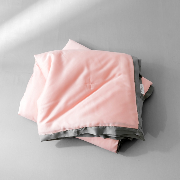 91家纺网 家纺一手货源 找家纺 润缦家纺 2019新款60天丝夏被比心系列 娇粉