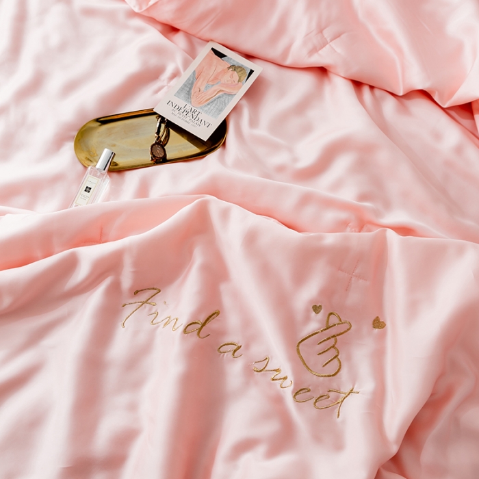 91家纺网 家纺一手货源 找家纺 润缦家纺 2019新款60天丝夏被比心系列 娇粉