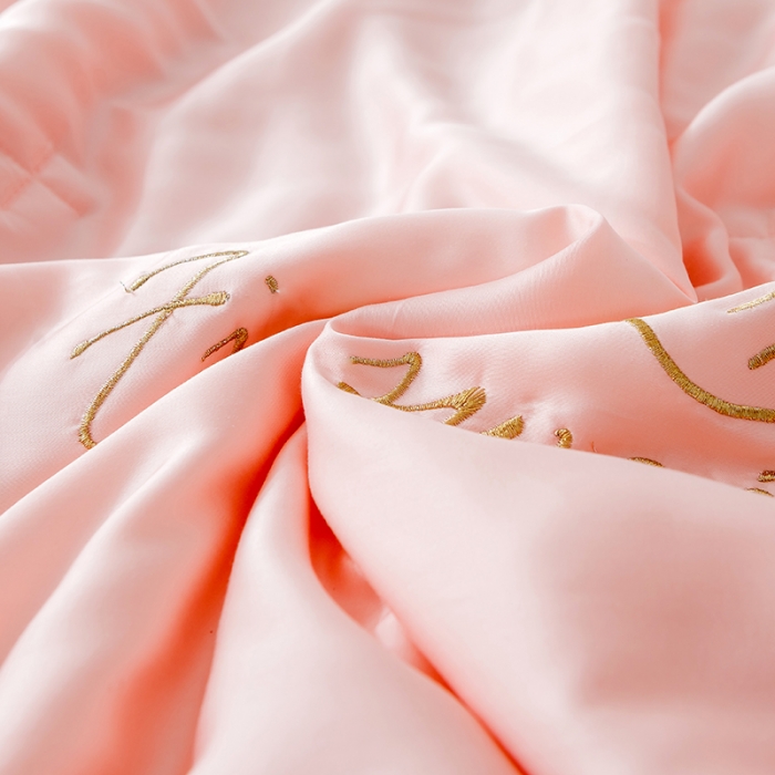 91家纺网 家纺一手货源 找家纺 润缦家纺 2019新款60天丝夏被比心系列 娇粉