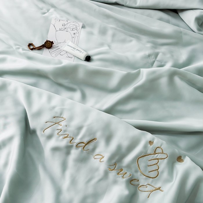 91家纺网 家纺一手货源 找家纺 润缦家纺 2019新款60天丝夏被比心系列 茵石绿