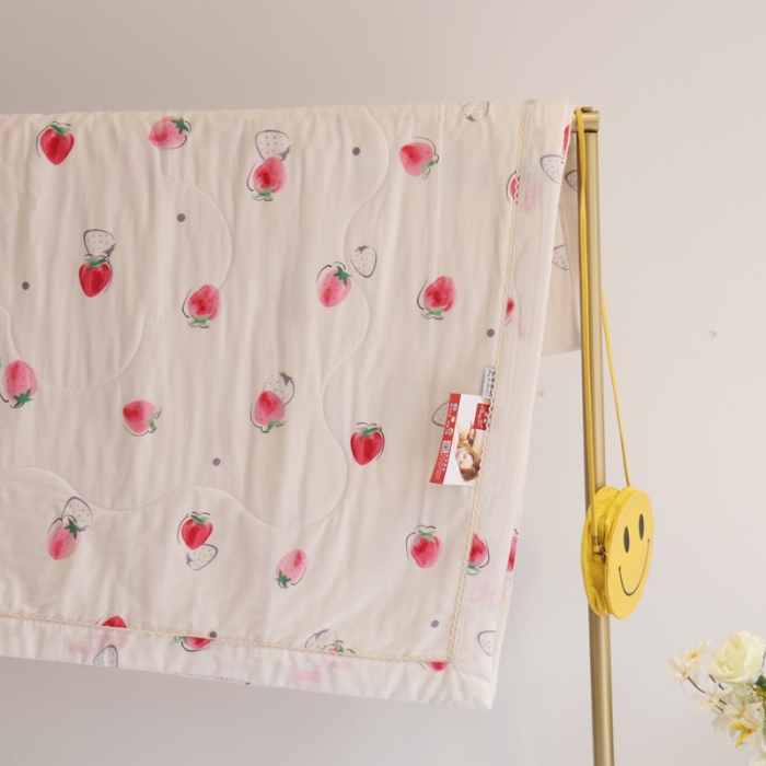 91家纺网 家纺一手货源 找家纺 润缦家纺 2019全棉双层纱夏被 草莓甜心