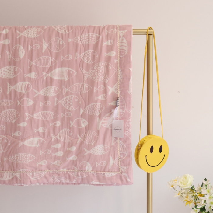 91家纺网 家纺一手货源 找家纺 润缦家纺 2019全棉双层纱夏被 小鱼粉