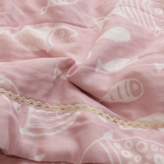 91家纺网 家纺一手货源 找家纺 润缦家纺 2019全棉双层纱夏被 小鱼粉