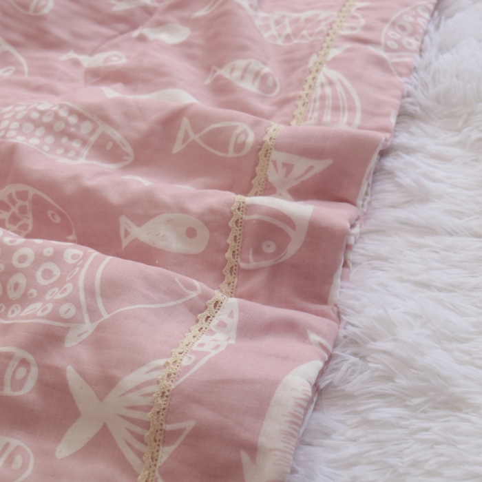 91家纺网 家纺一手货源 找家纺 润缦家纺 2019全棉双层纱夏被 小鱼粉